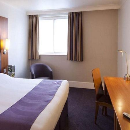 Premier Inn 폰티풀 외부 사진