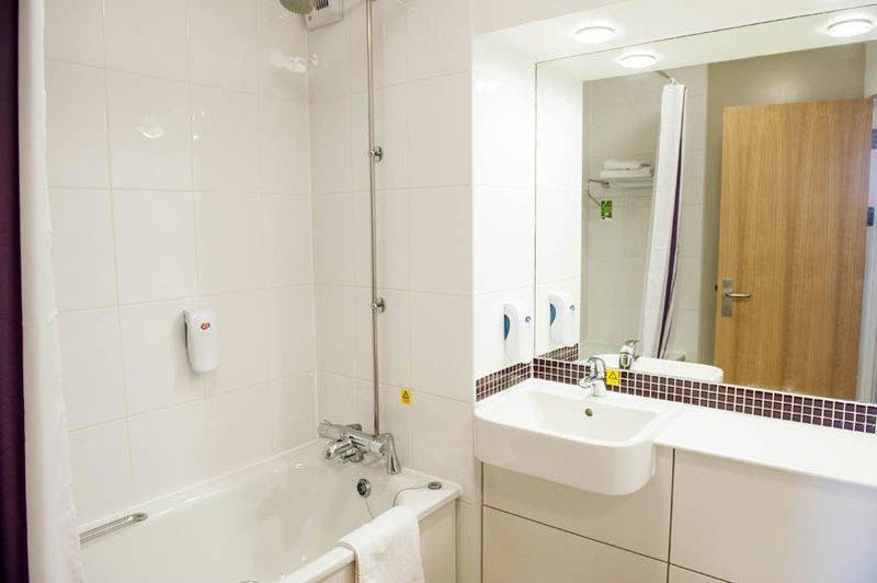 Premier Inn 폰티풀 외부 사진