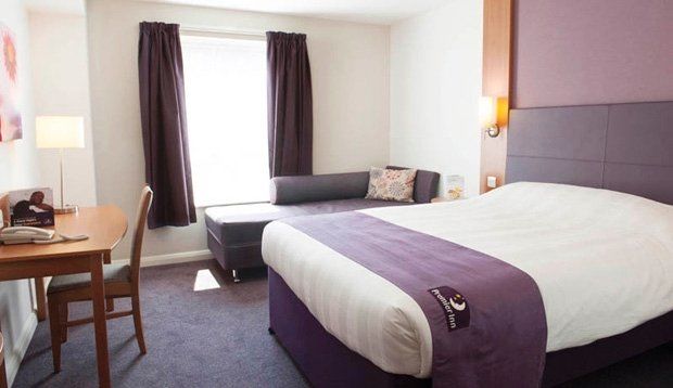 Premier Inn 폰티풀 외부 사진